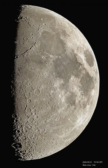 上弦の月 2020年5月1日